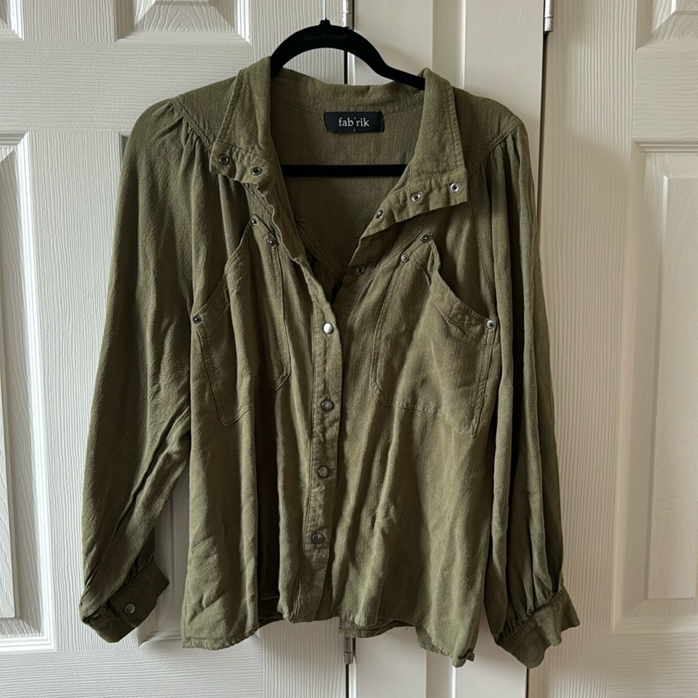 Fab’rik Army Green Button Down Long-Sleeved Top - Sz Large
